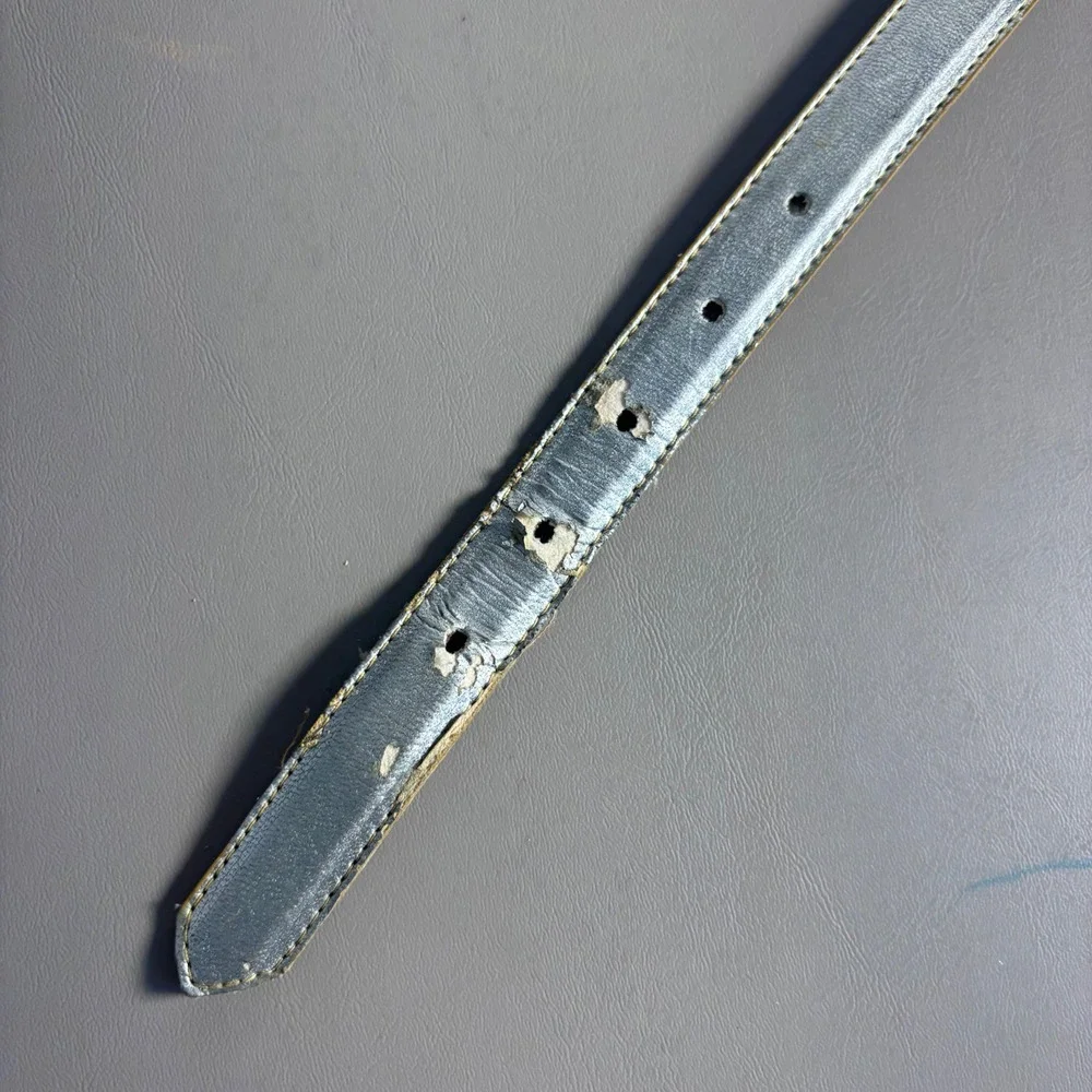 Accessories by Pearl Vintage Silver Metallic Leather Belt Medium Gold Buckle USA